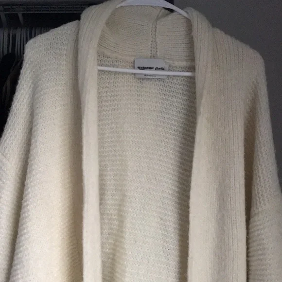 Aritzia Babaton I-OI Cardi Sweater, never worn - Picture 3 of 7